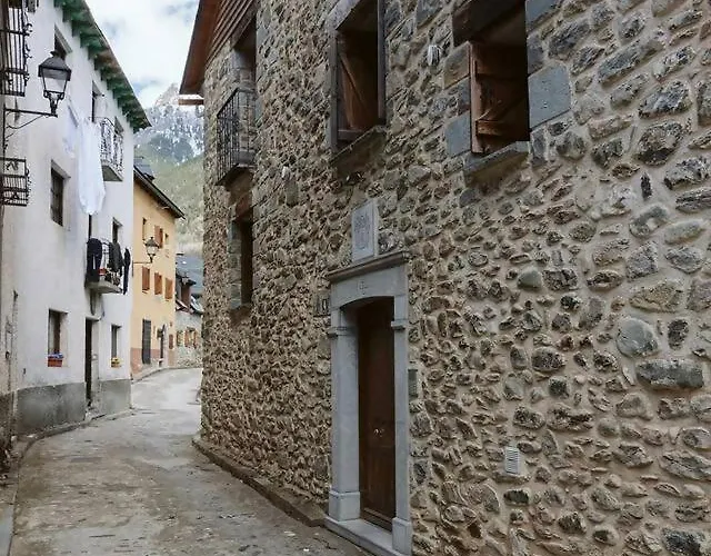 Cantal By Cardi Suites. Sallent de Gállego